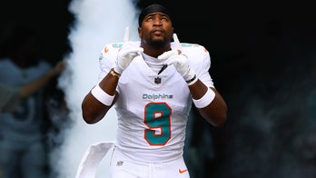 Dolphins' Jonnu Smith says teammate Calais Campbell is 'like the LeBron James of the NFL'