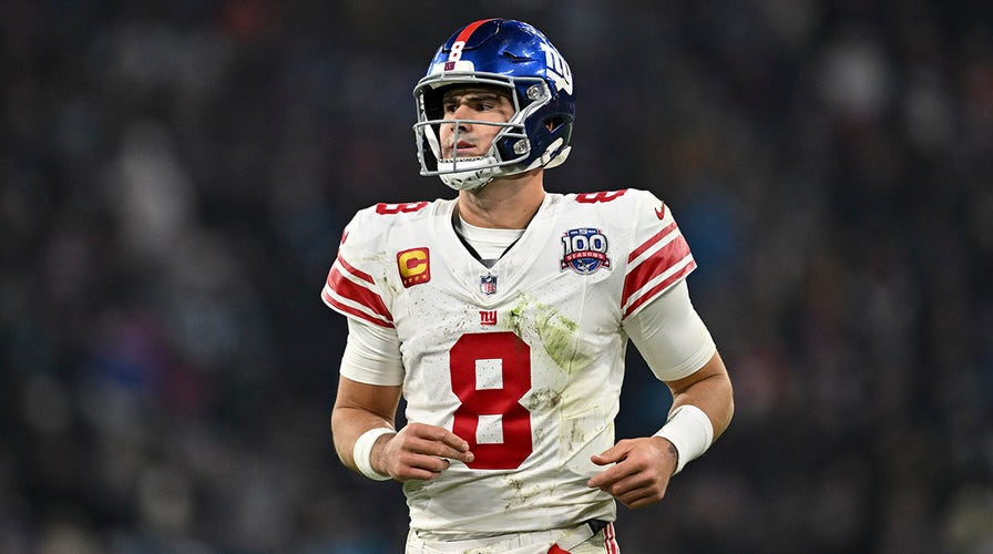 Giants bench Daniel Jones for Tommy DeVito | The Facility