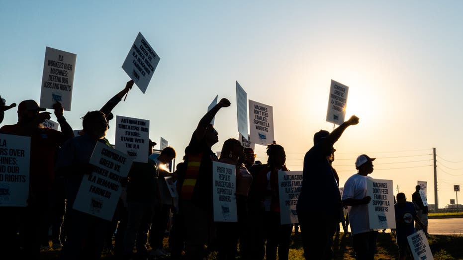 Biden admin bans employers from discussing unionization with 'captive audience' employees