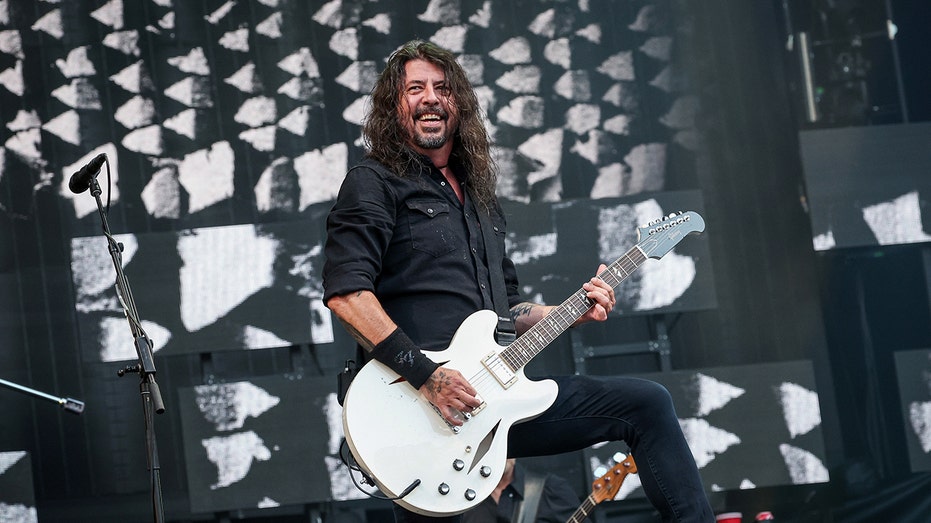 Dave Grohl says the key to keeping his voice healthy is beer and whiskey