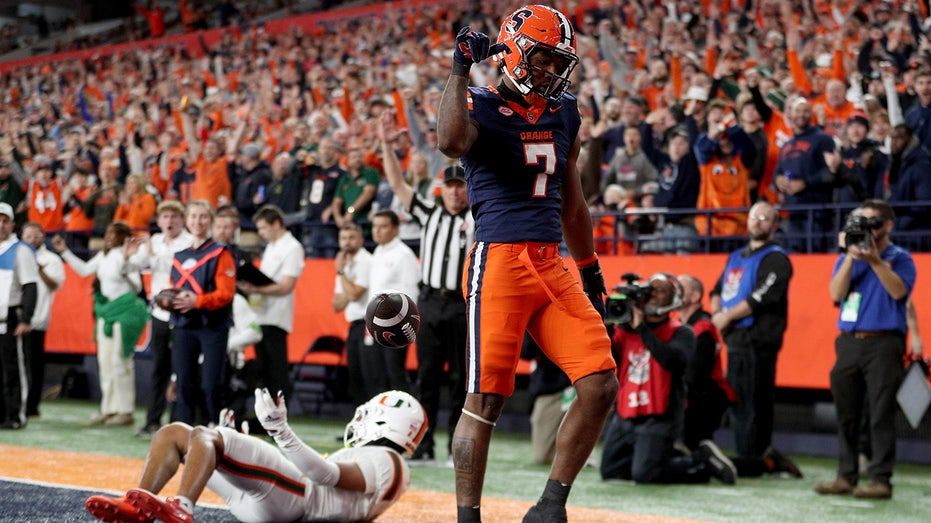 Miami’s CFP hopes take big hit after it squanders 21-0 lead to Syracuse; Clemson will play in ACC title game