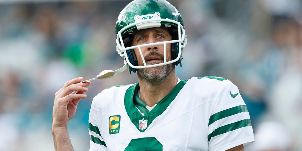 Aaron Rodgers suggests JFK assassination piqued his interest in politics, 'disheartened' with two-party system