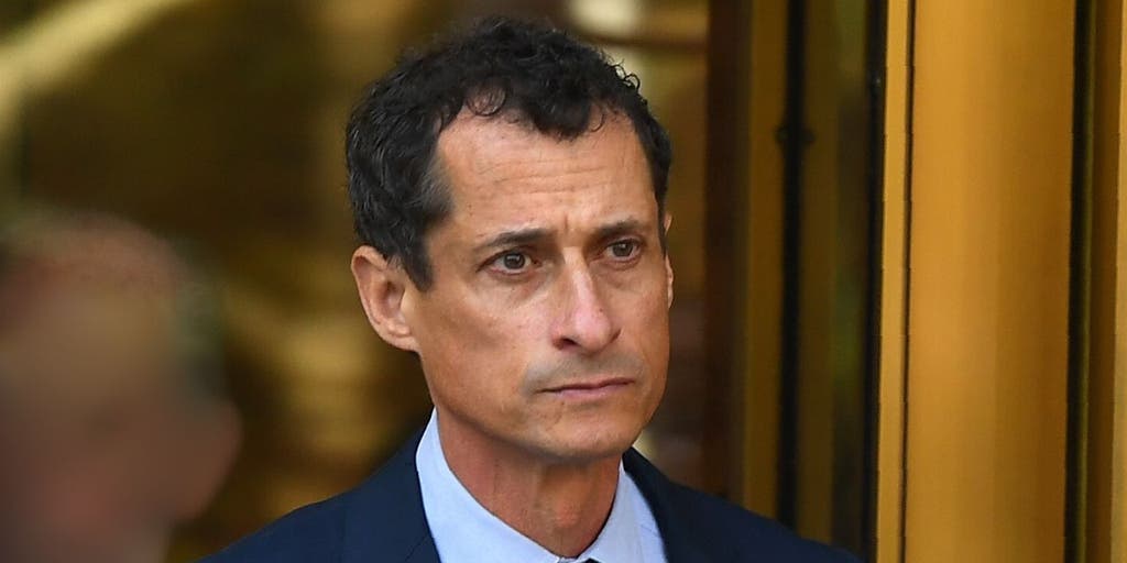 O ex-representante democrata Anthony Weiner, condenado por contato ilícito com menor, se candidata a