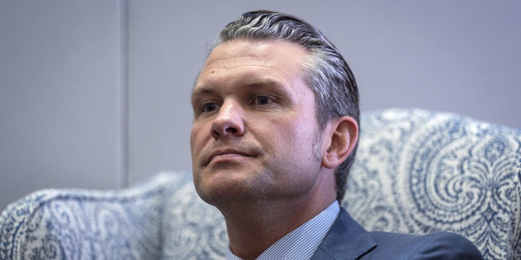 Pete Hegseth diz que estará 'em pé bem aqui nesta luta' após se reunir com senadores - slo