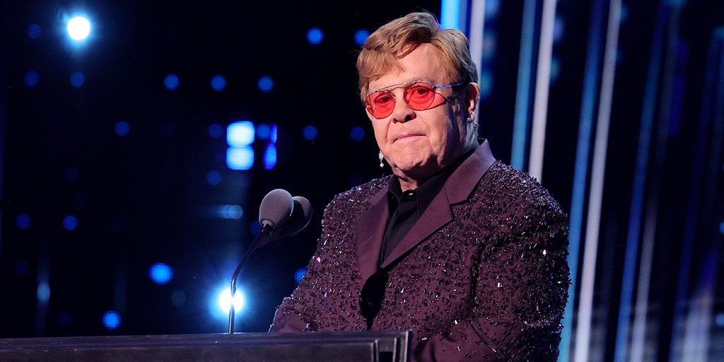 Perda de visão de Elton John: Como uma infecção ocular pode causar cegueira - slot