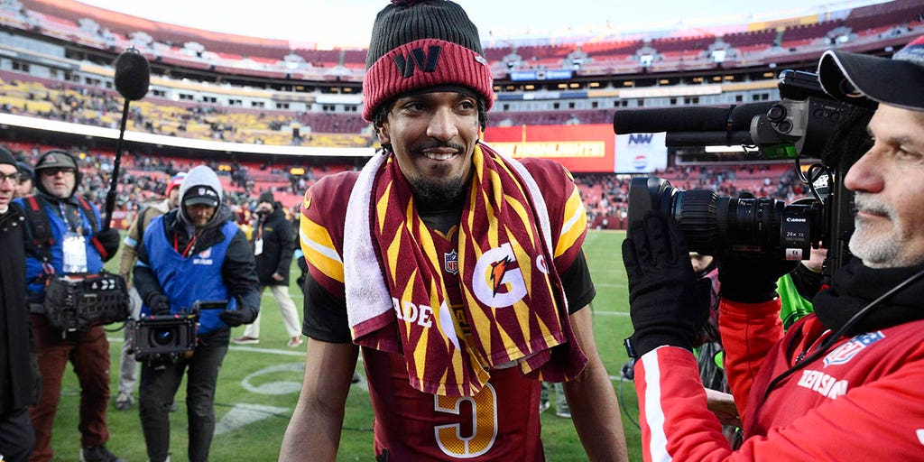 Jayden Daniels throws 5 touchdown passes as Commanders storm back to stun Eagles