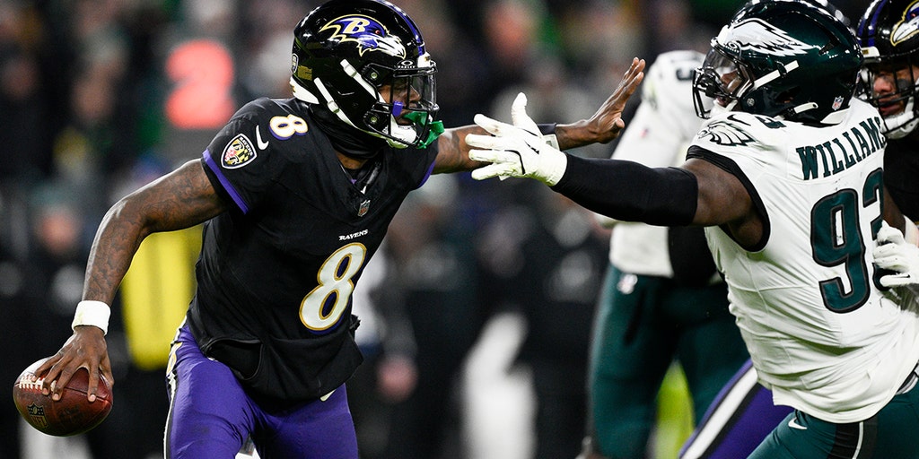 Ravens' Lamar Jackson admits mom wanted him to run more in loss to Eagles: 'She just cussed me out'