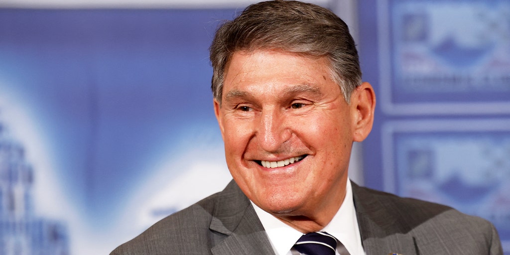 Manchin delivers emotional final floor speech as West Virginia senator: 'Honor of my life'