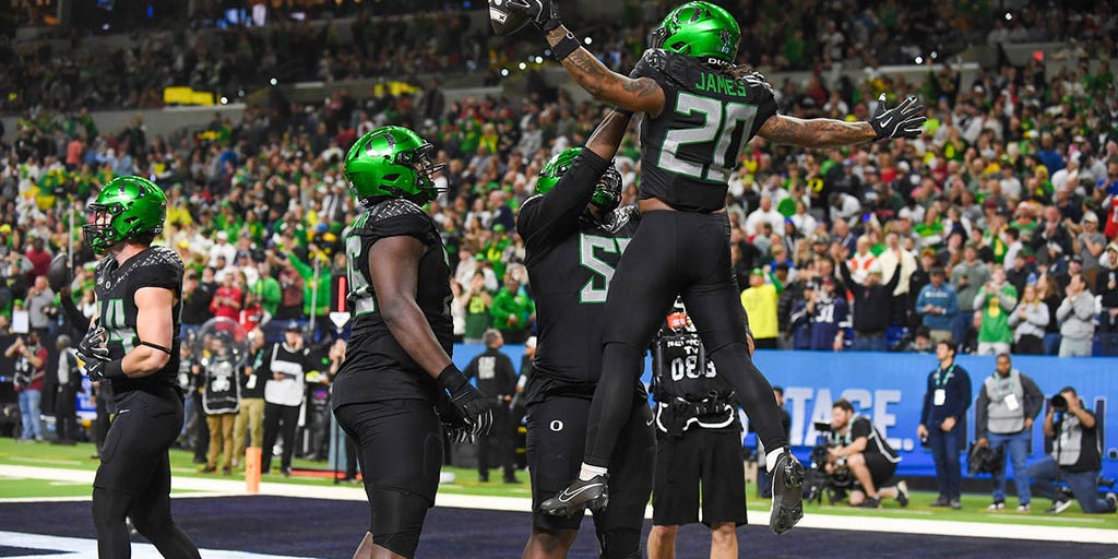 No. 1 Oregon staves off valiant Penn State effort to win Big Ten title