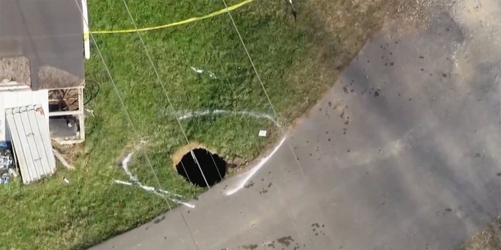 reuters-sinkhole1.jpg?ve=1&tl=1
