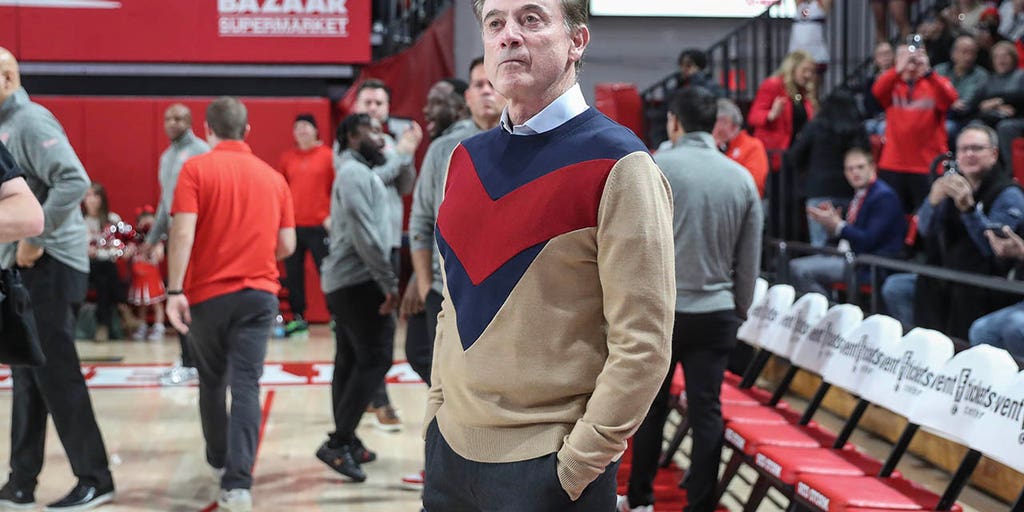 St John's coach Rick Pitino pays homage to late school legend Lou Carnesecca with vintage look