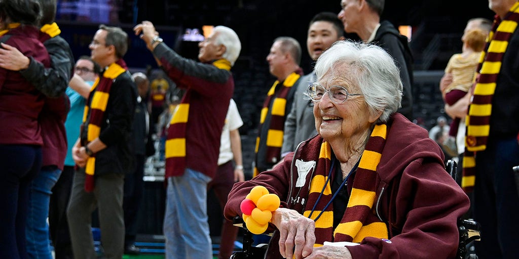 Loyola Chicago men's basketball team finds creative way to apologize to Sister Jean after viral snub video