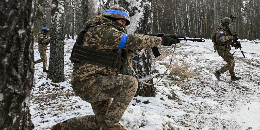 Rússia ataca a rede elétrica da Ucrânia em meio a crescentes preocupações de que Putin possa ordenar