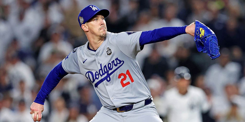 Dodgers Walker Buehler ボブルヘッド s-l1200.jpg