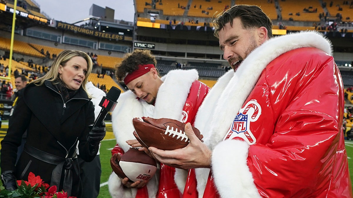 Chiefs stars eat cake