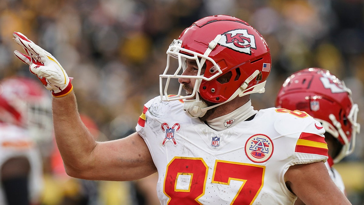 Travis Kelce comemora