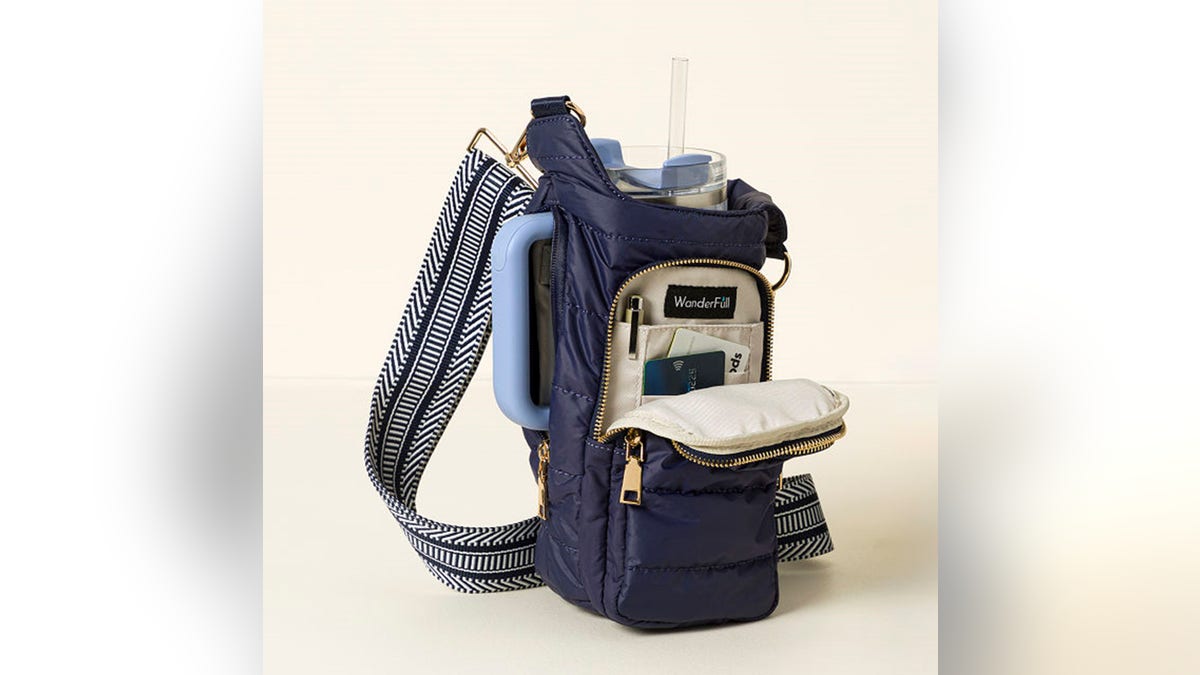 Make it easier for the traveler in your life to carry all their belongings while traveling. 