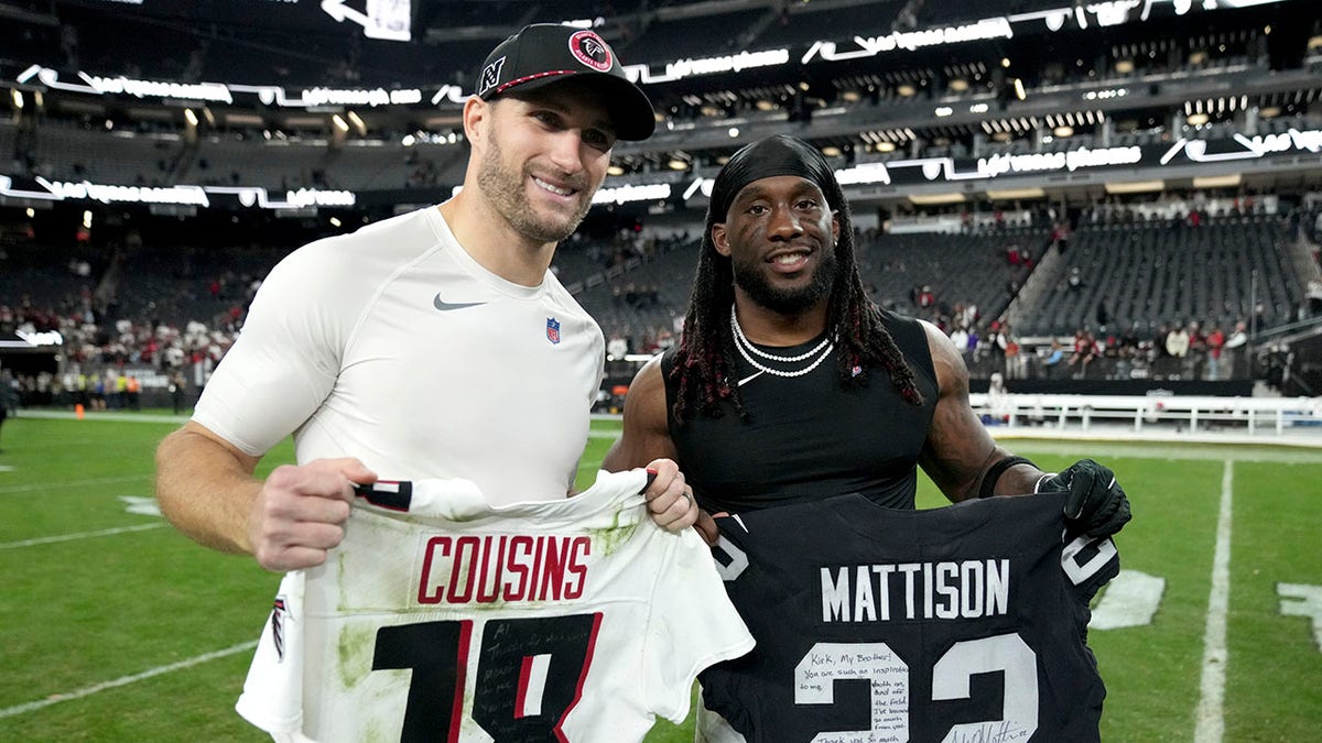 Kirk Cousins and Alexander Mattison