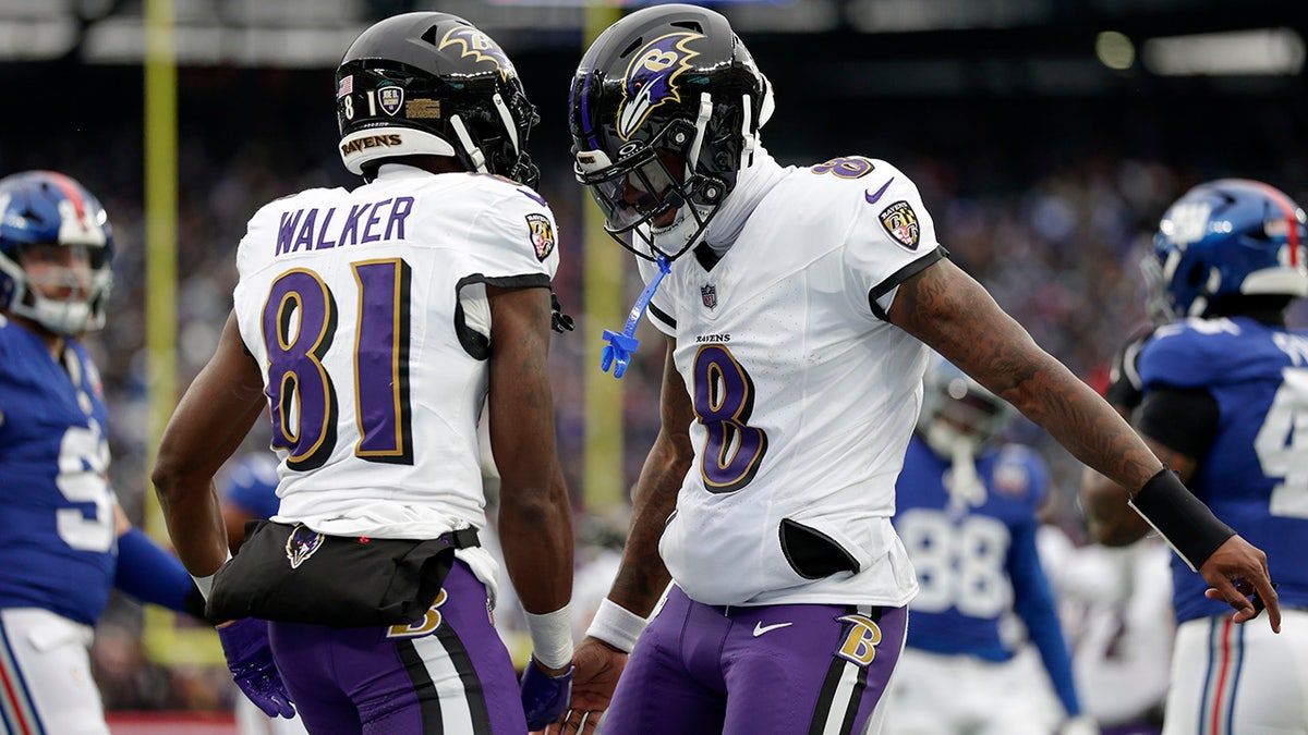 Lamar Jackson and Decontez Walker celebrate