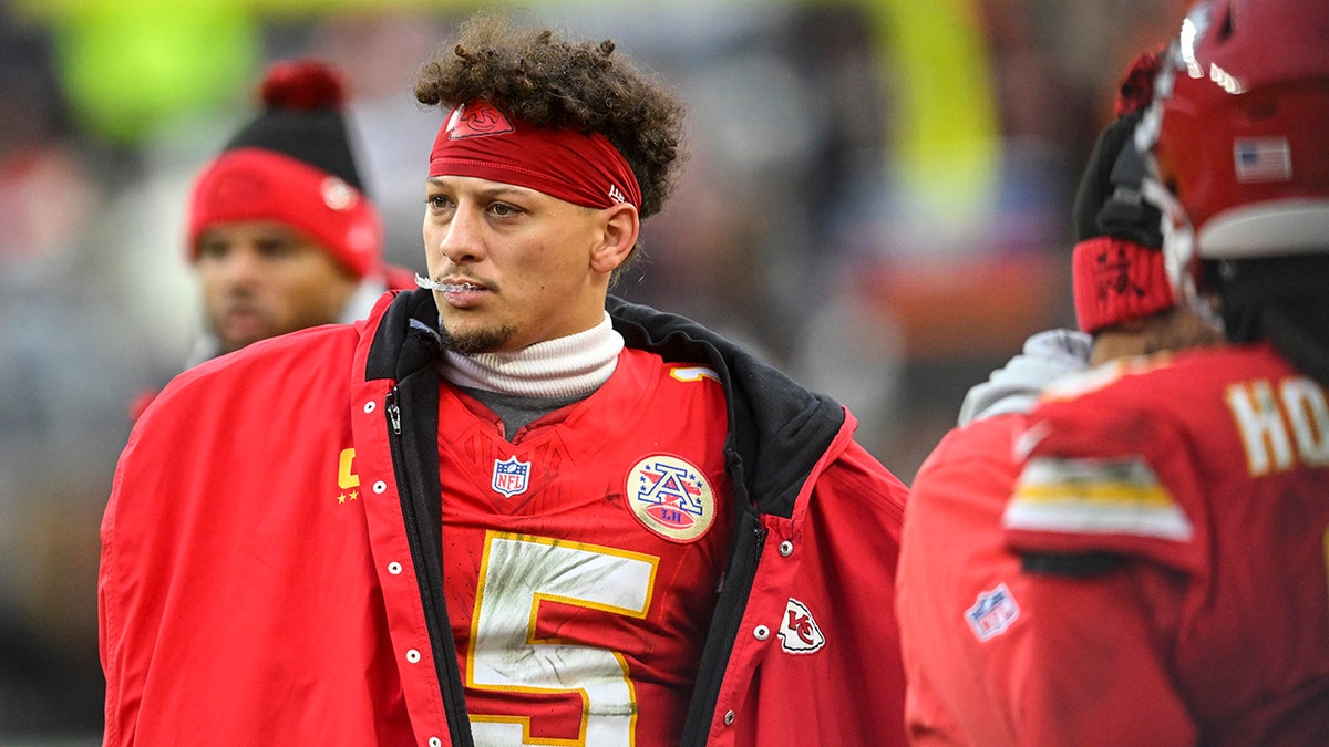 El avión del equipo de los Chiefs quedó varado oportuno al peligro del hielo en ruta a Denver para el colección de playoffs contra los Broncos