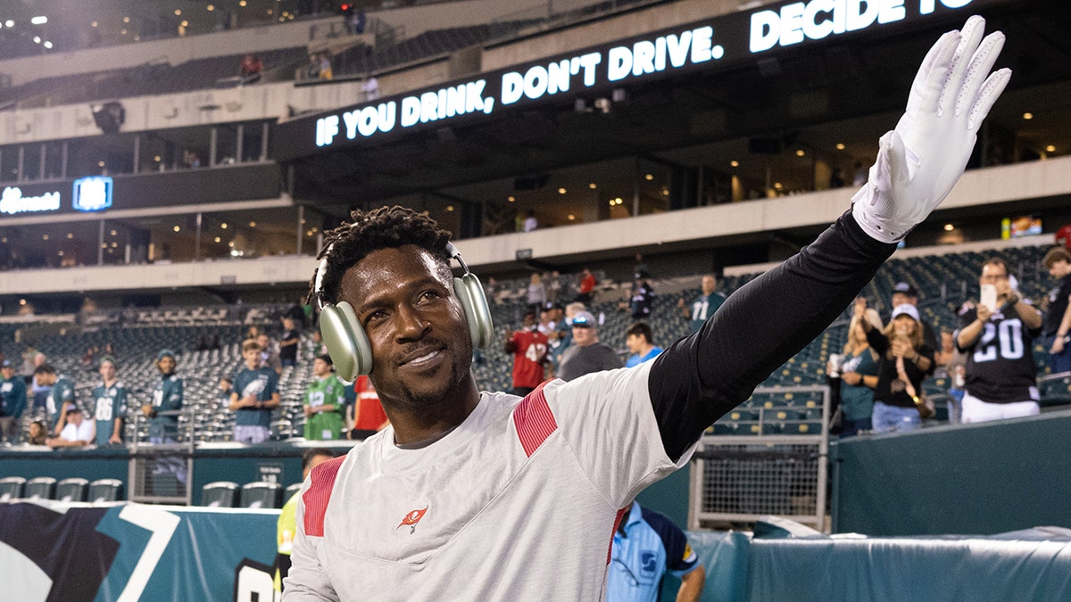 Antonio Brown waves to the crowd