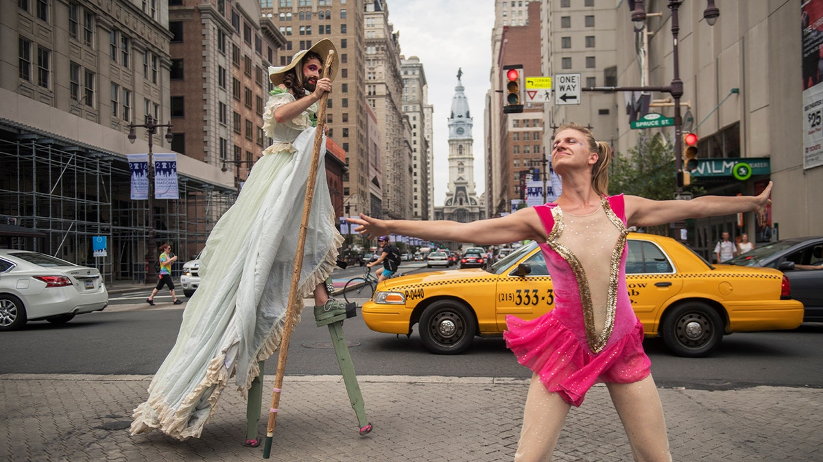 street performers in Philadelphia in July 2016