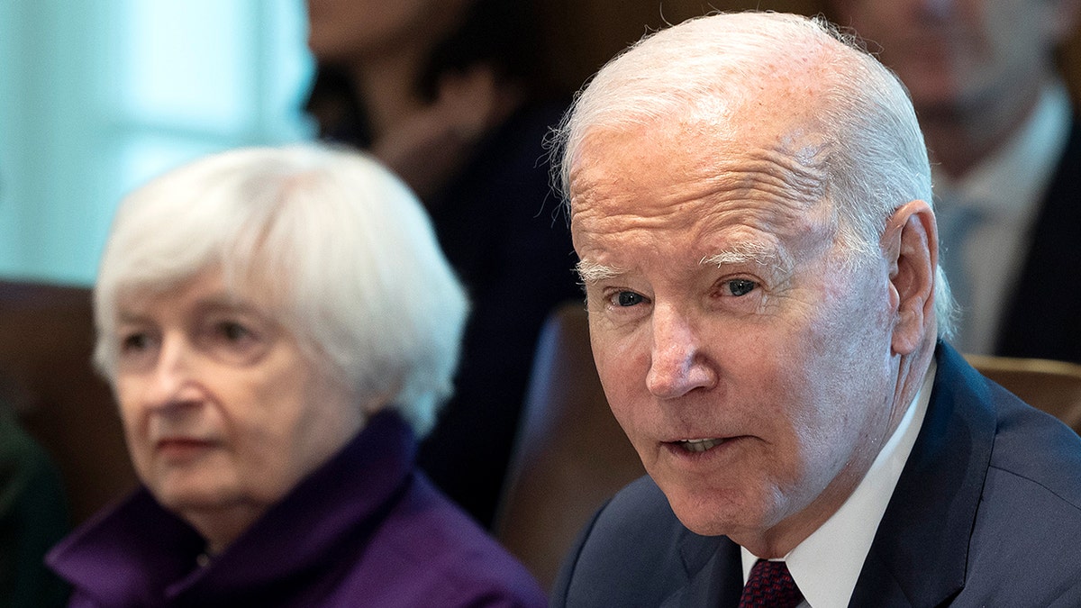 Presidente Joe Biden  y Tesoro Sec. Janet Yellen