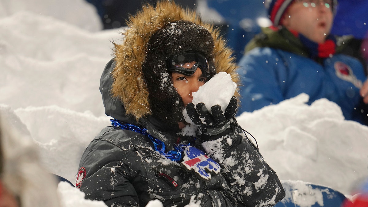 Bills fan eats snow