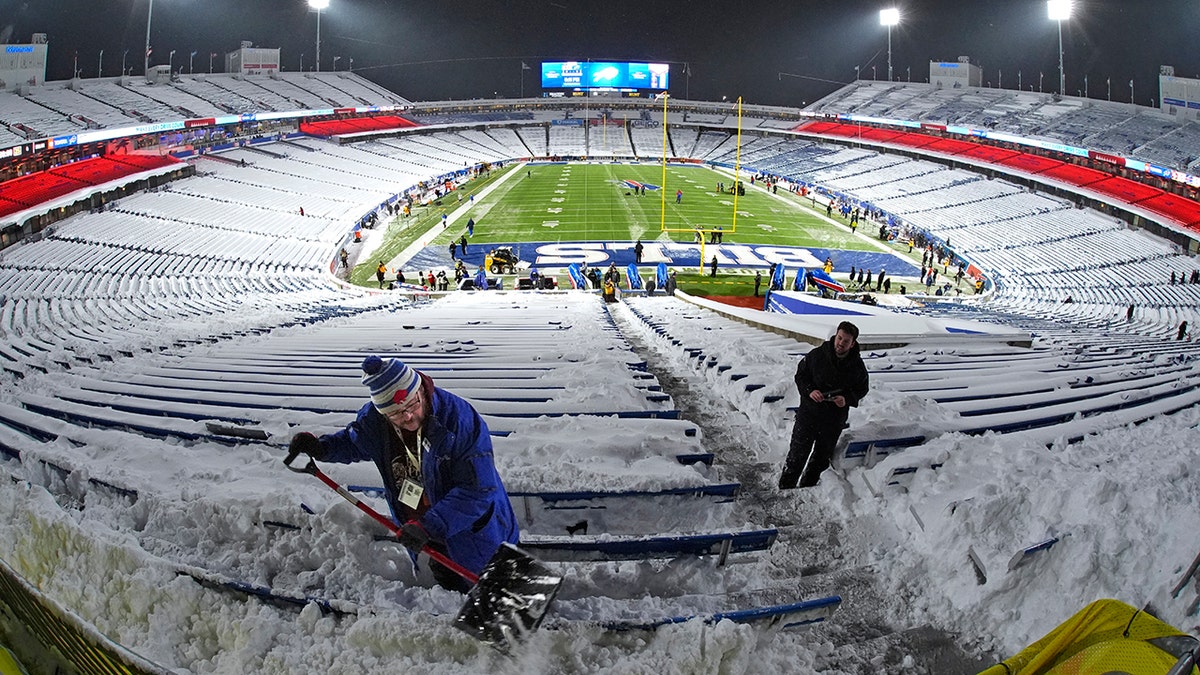 NFL fans help clear snow from Bills' stadium ahead of game vs 49ers ...