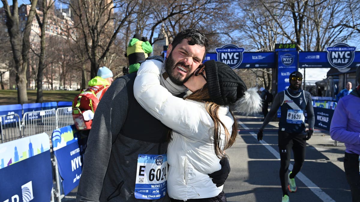 Una foto de Andi Dorfman y su marido Blaine Hart