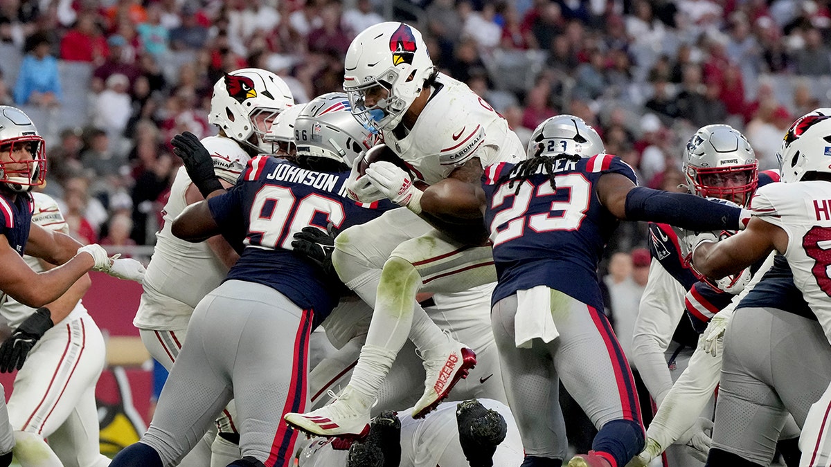 James Conner scores a touchdown