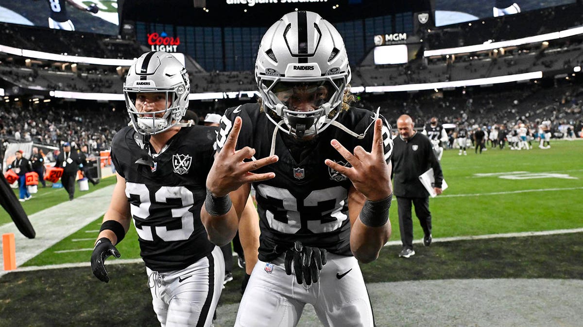 Raiders running backs celebrate