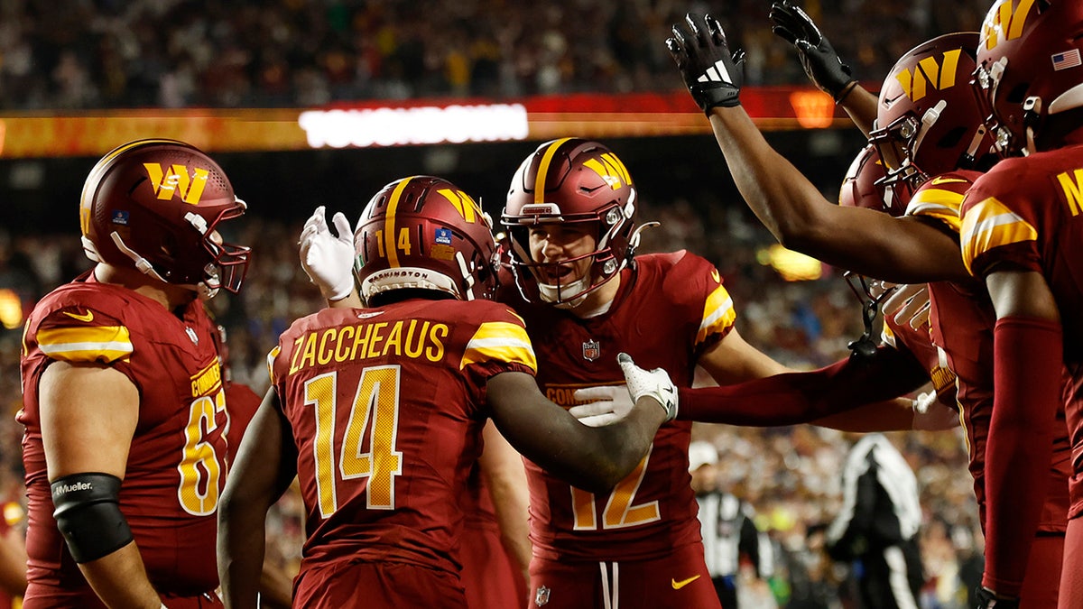 Washington's commanders celebrate the touchdown