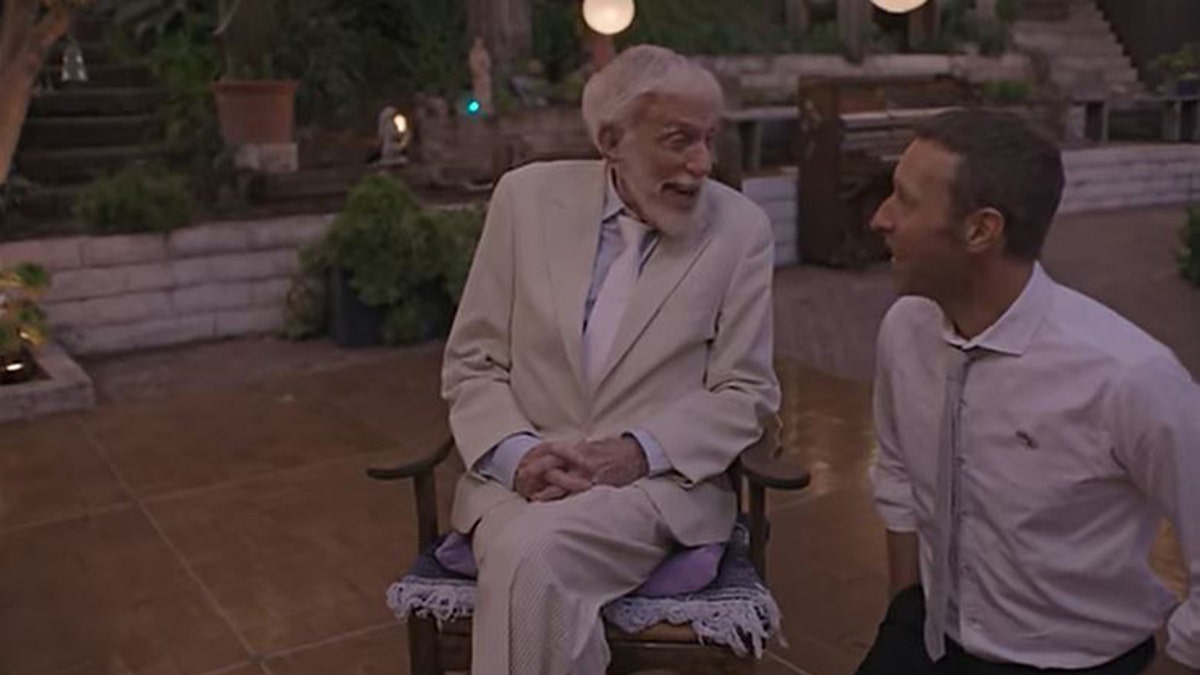 Dick Van Dyke y Chris Martin