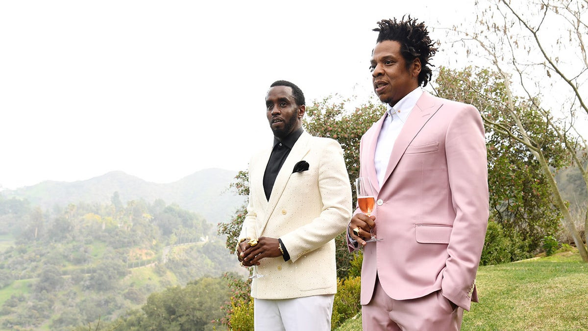 Sean Diddy Combs y Jay-Z usan trajes coloridos en Roc Nation Brunch