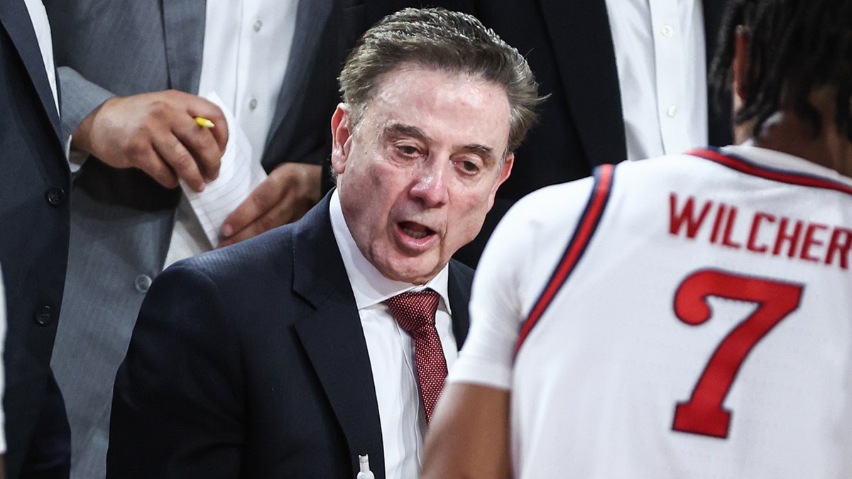 Rick Pitino coahces