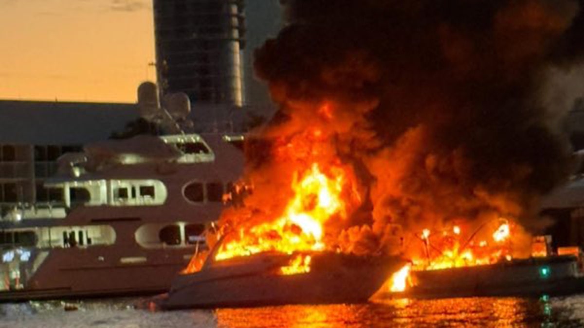 Fiery boat explosion in Florida marina leaves one dead, several injured ...