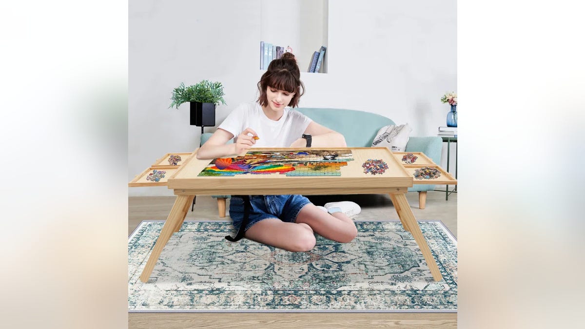 Keep your area tidy and mobile with a puzzle table.