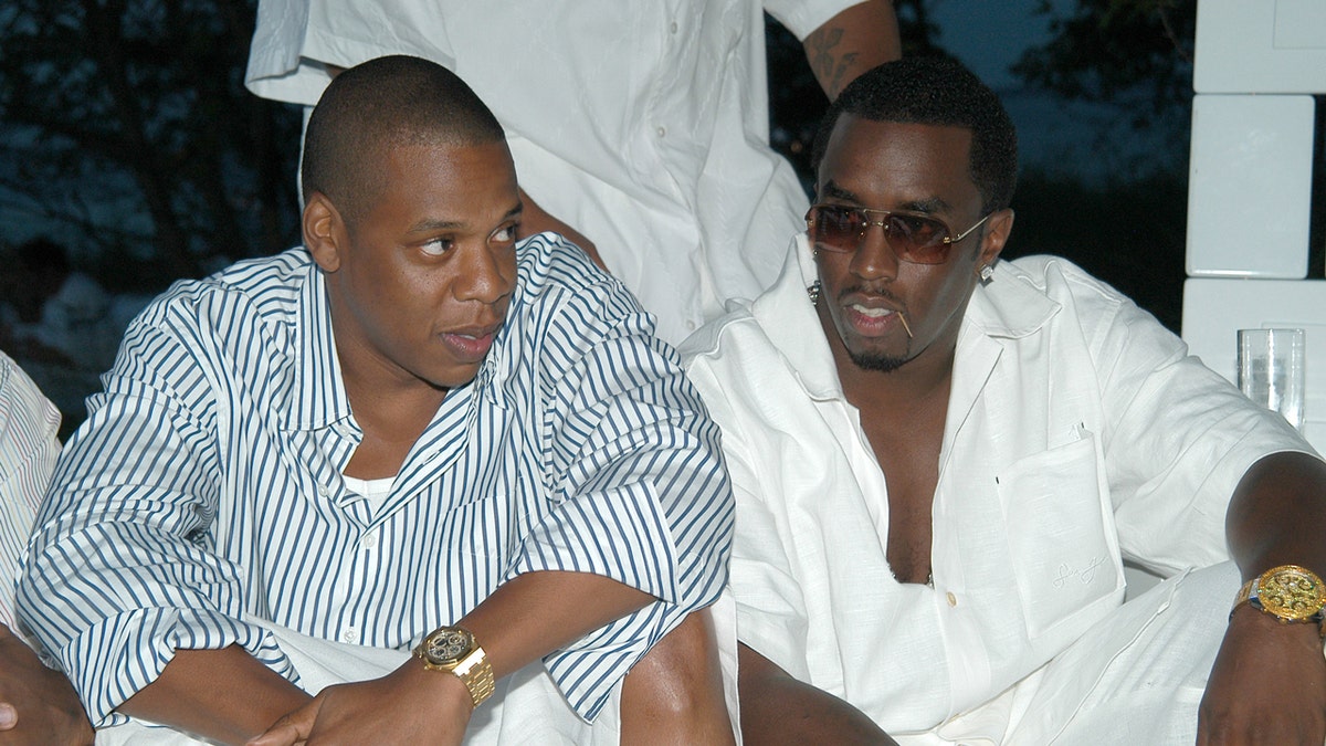 Jay-Z y P. Diddy en una fiesta blanca