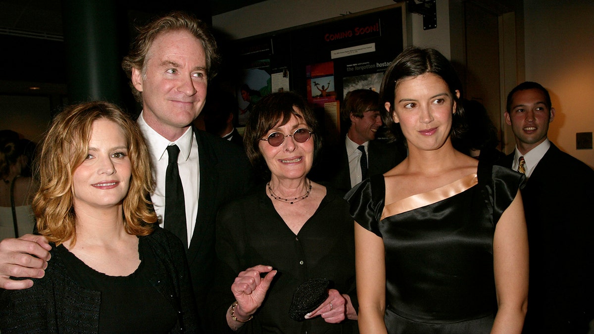 (l to r) Jennifer Jason Leigh, Kevin Kline, Barbara Turner (Jennifer's mother), and Phoebe Cates posing together