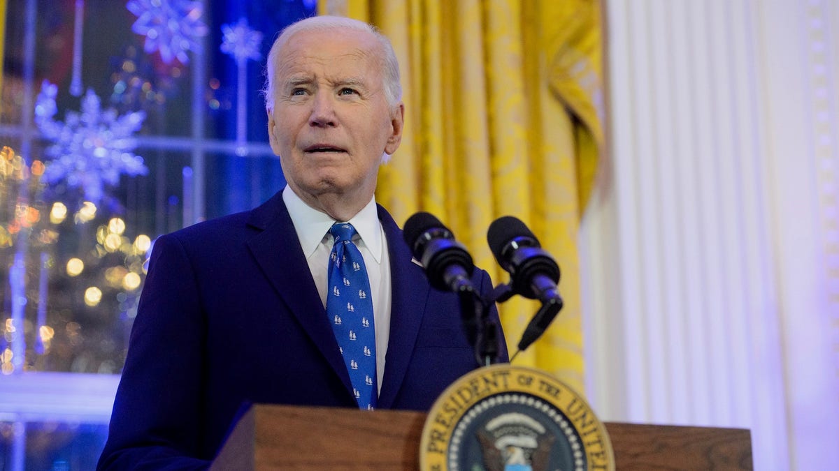 Presiden Biden di podium di acara Gedung Putih