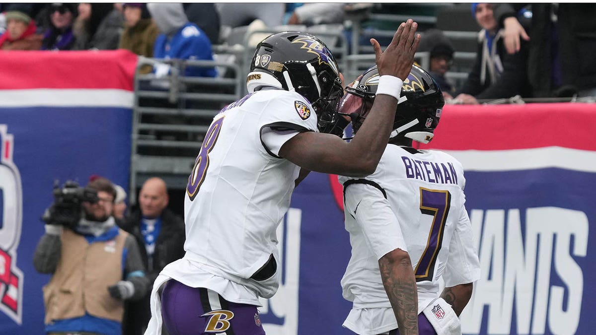 Ravens Star Lamar Jackson Launches 5 Touchdowns To Destroy Giants | Fox ...