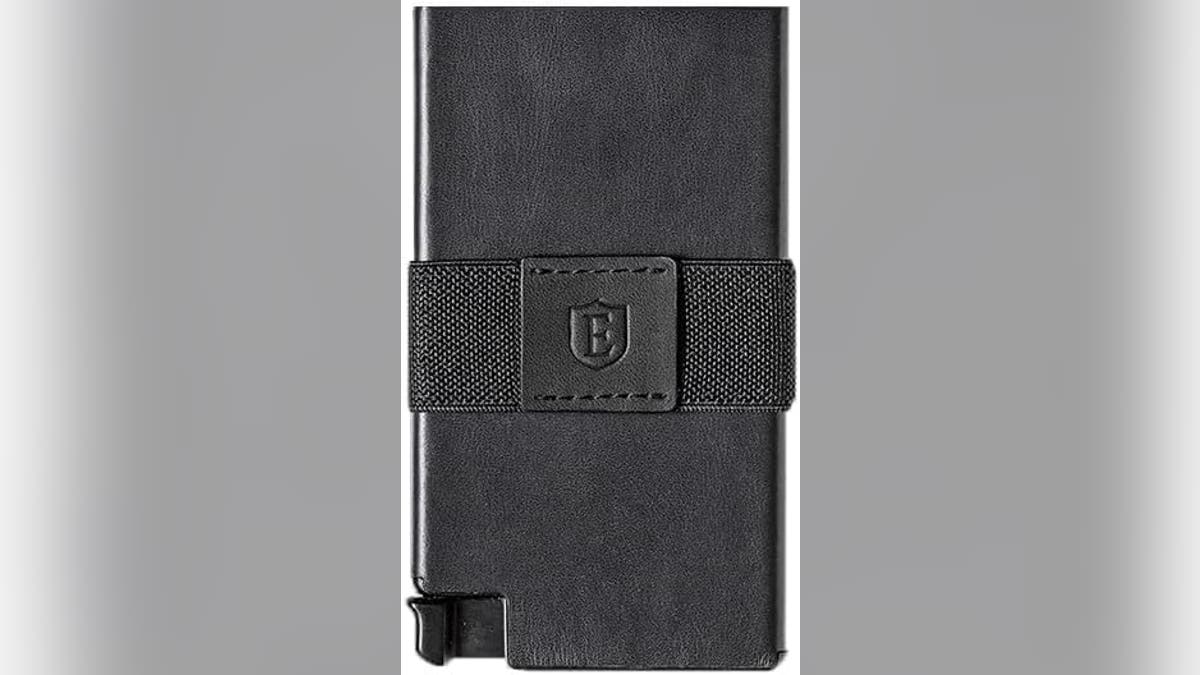 Pair this Ekster Senate cardholder wallet with GPS.