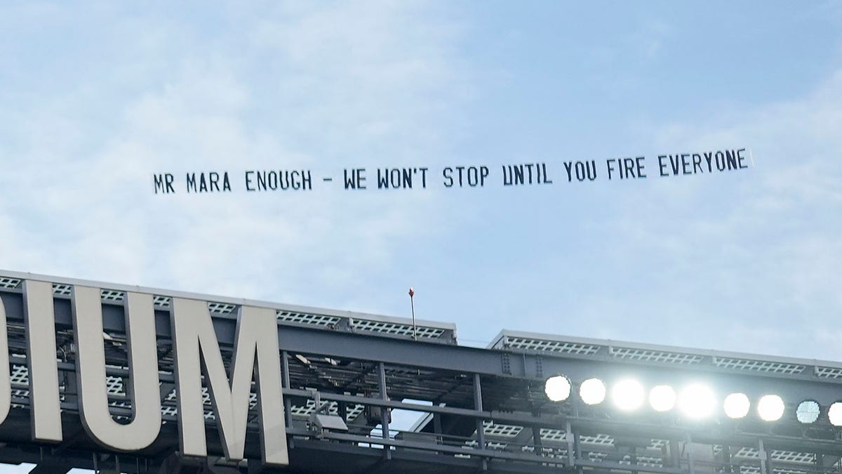 Giants' John Mara target of banner message for 2nd straight week: 'Fire ...