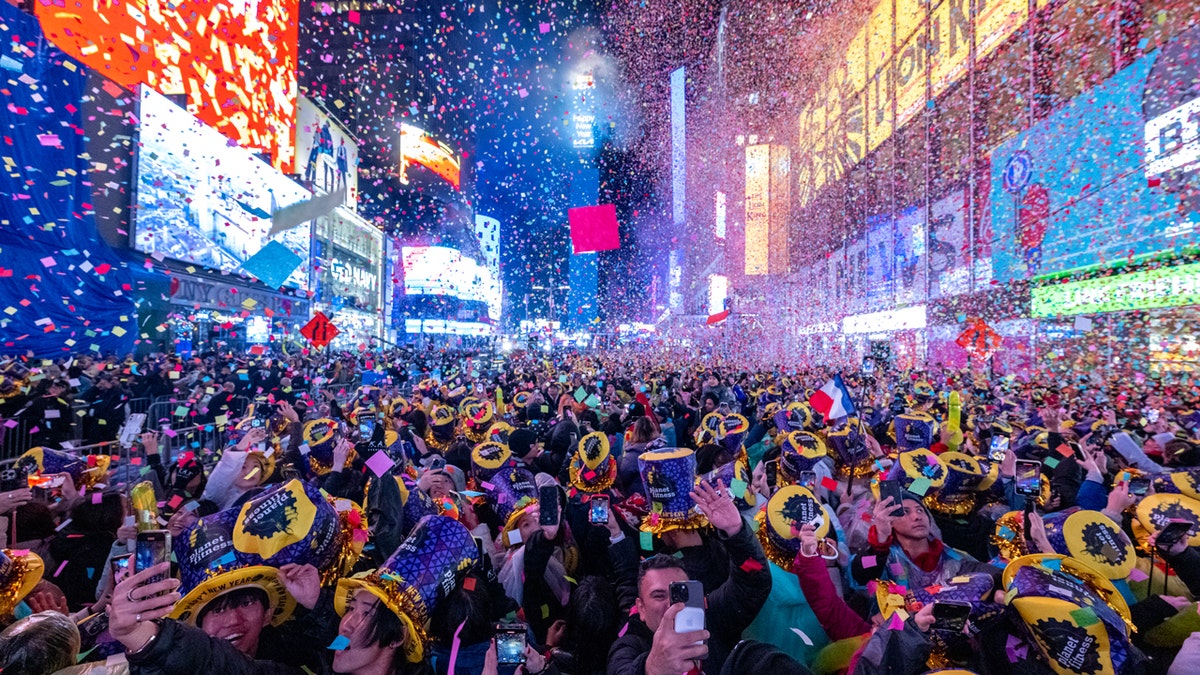 Large crowd in Times Square for New Year's Eve