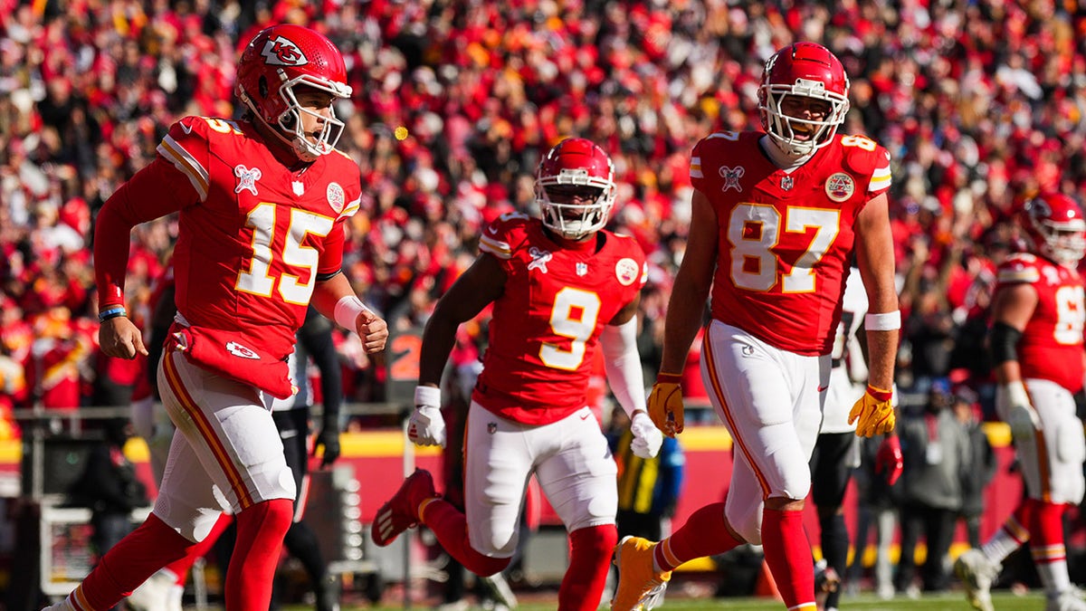 Patrick Mahomes celebrates