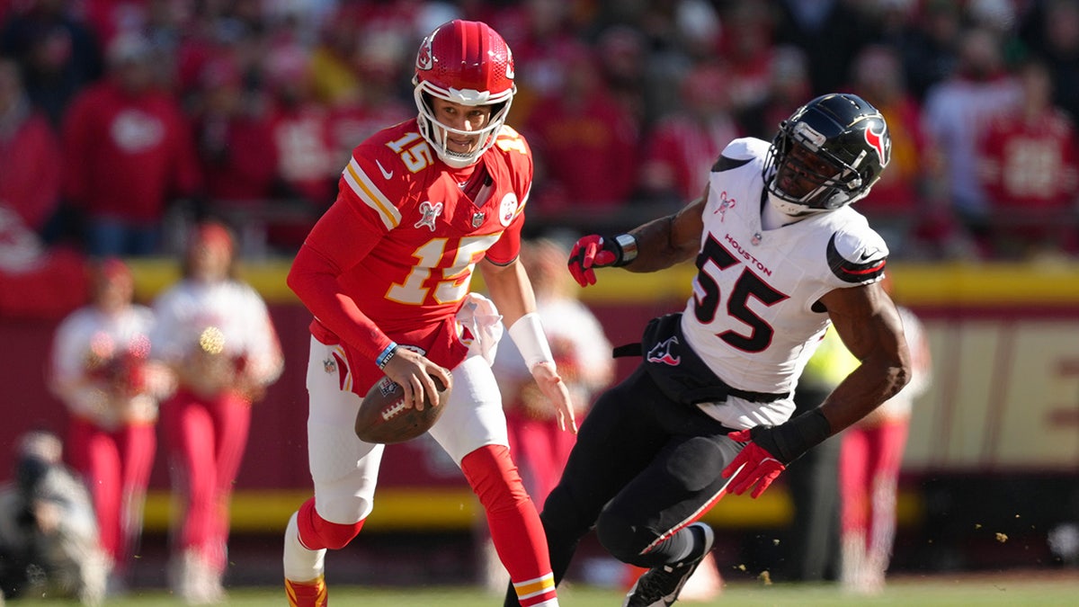 Chiefs’ Patrick Mahomes mitigates ankle injury worrys, sets personal rushing label on touchdown run