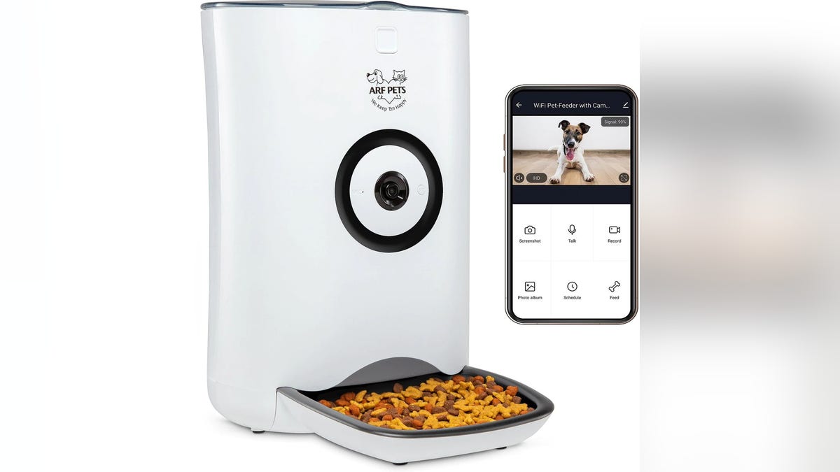 Automatically feed your pet and watch live video streaming with this tool.