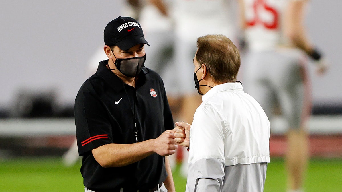 Ryan Day berbicara dengan Nick Saban