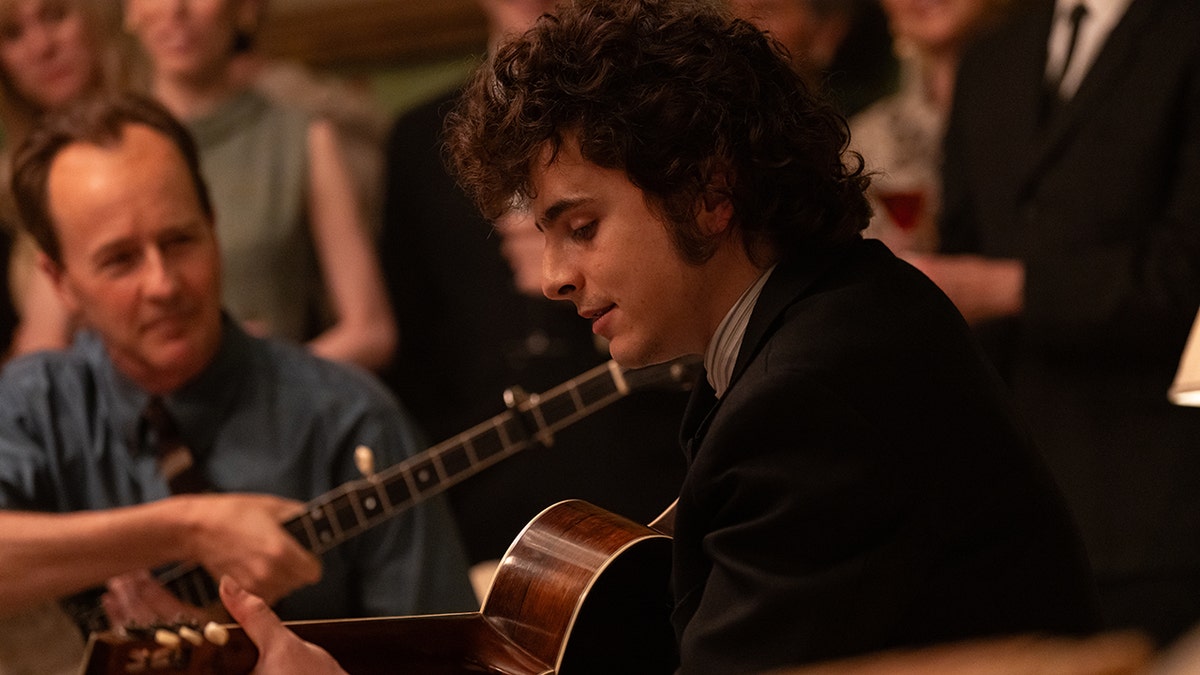 Timothée Chalamet sebagai Bob Dylan di "Tidak Diketahui Lengkap"